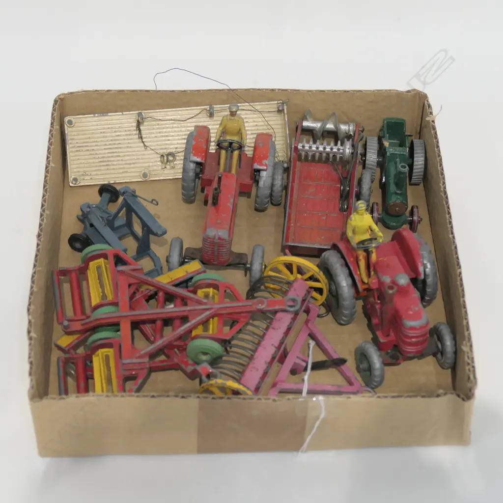 COLLECTION MAINLY DINKY TOY FARM VEHICLES... Image 1++