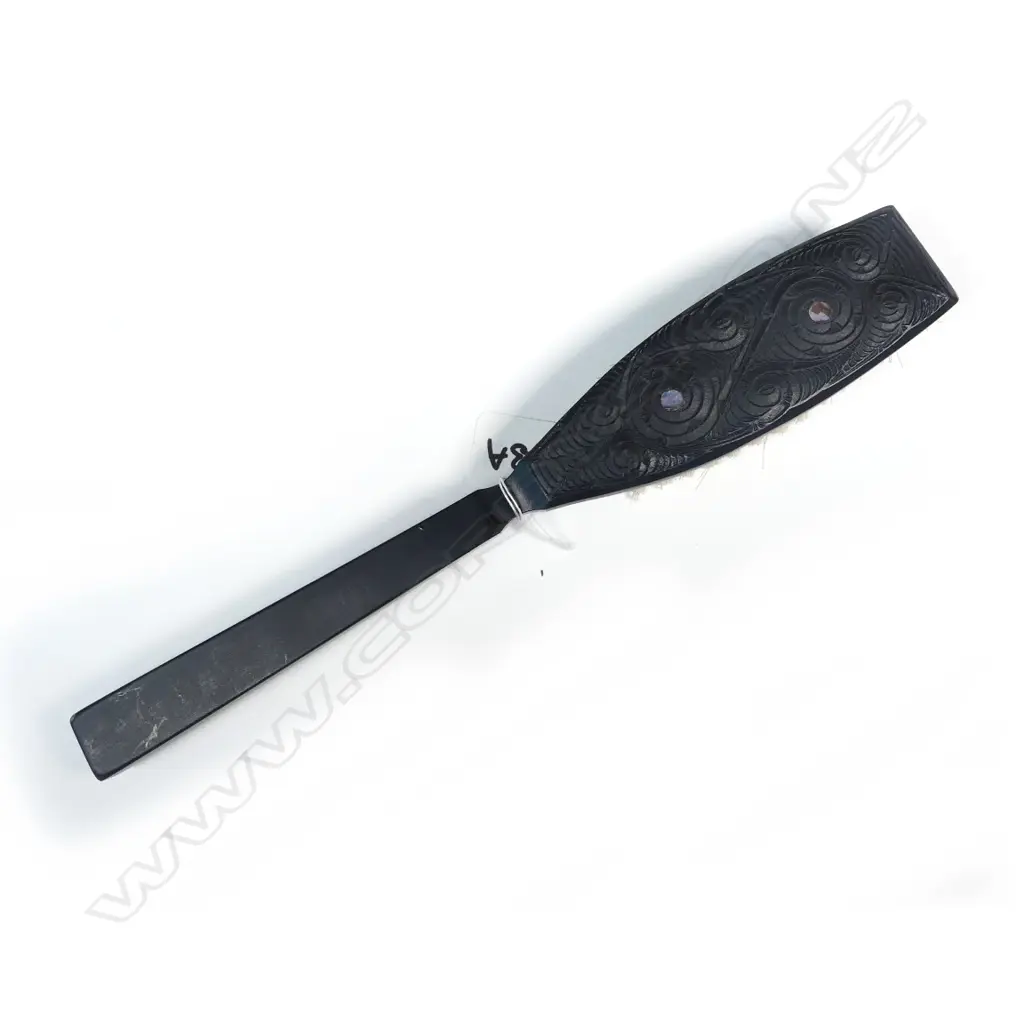 MAORI CARVED CLOTHES BRUSH Image 1++