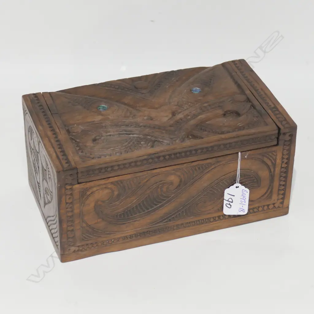 MAORI CARVED HARDWOOD BOX 240X130X110MM Image 1++