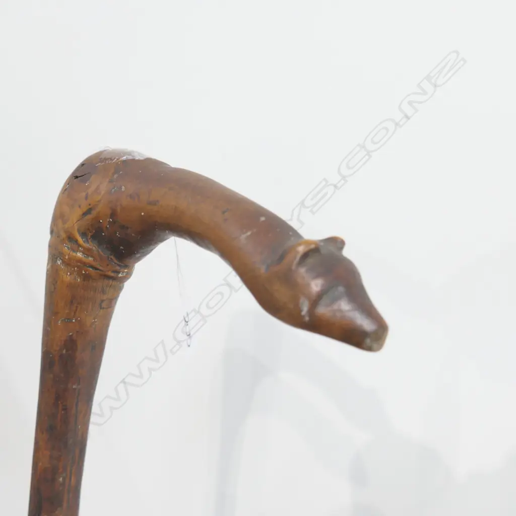 NATURAL WOOD WALKING STICK WITH ANIMAL HEAD HANDLE Image 1++