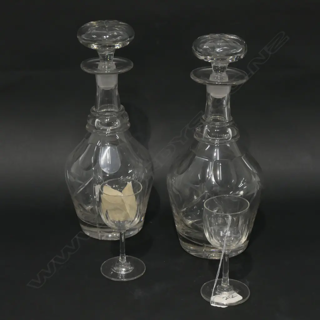 2 CRYSTAL DECANTERS + 2 GLASSES  Image 1++