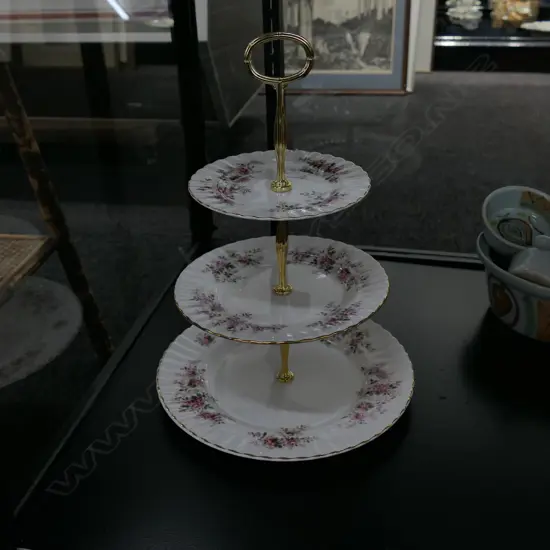 ROYAL ALBERT LAVENDER ROSE 3 TIER CAKE STAND