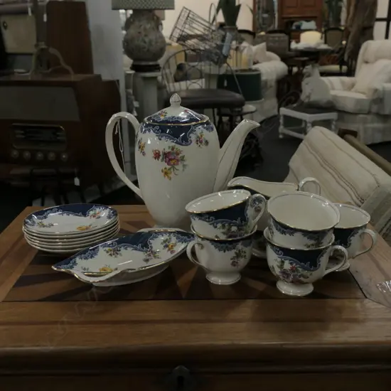 15 PCE ROYAL WINTON TEA SET INCL. TEAPOT, JUG, DISH, SUGAR BOWL, 5 CUPS AND 6 SAUCERS
