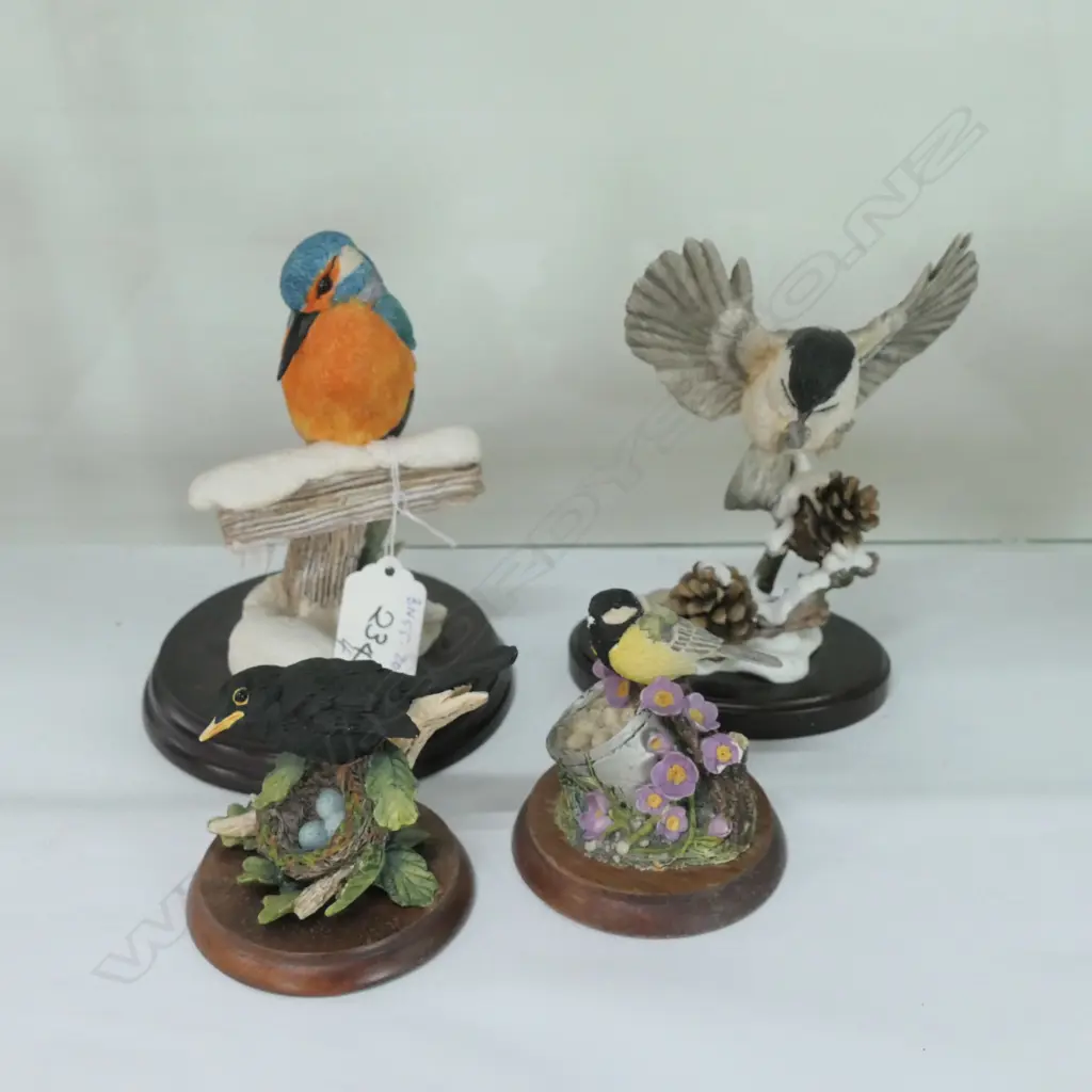 BORDER FINE ARTS 4 BIRD FIGURES--RESIN Image 1++