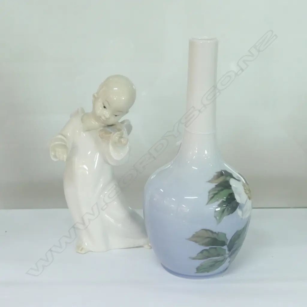 LLADRO ANGEL AF AND ROYAL COPENHAGEN VASE 190MM H Image 1++