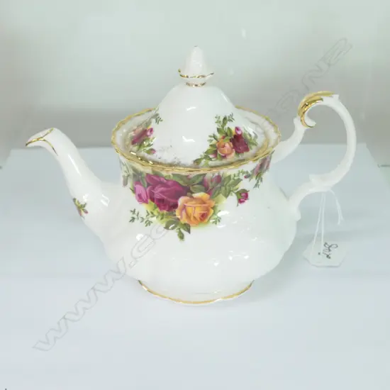 ROYAL ALBERT 'OLD COUNTRY ROSES' TEAPOT