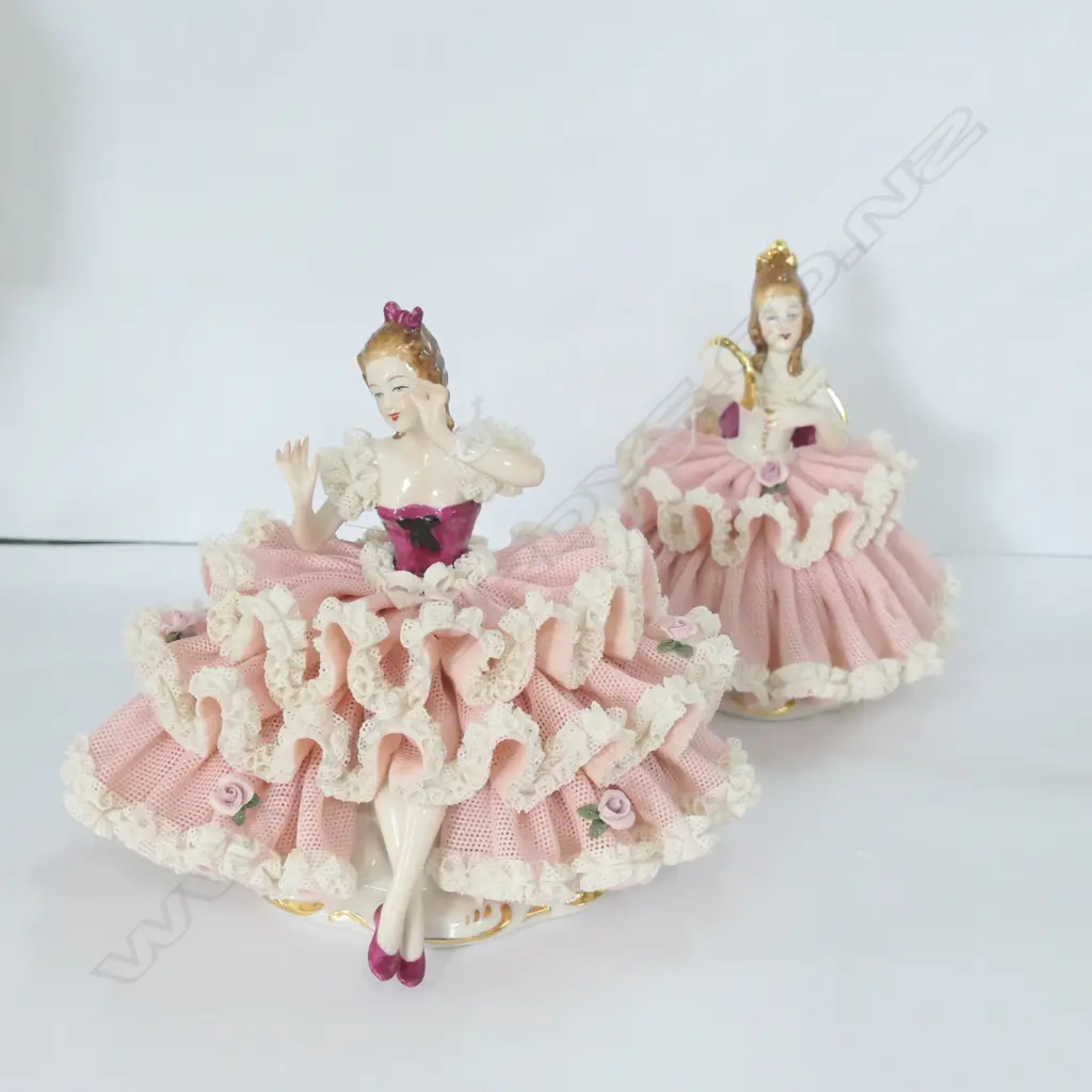 2 SEATED DRESDEN WOMAN H 160 MM Image 1++