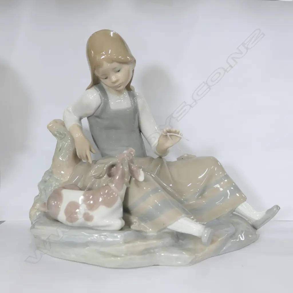LLADRO GIRL WITH GOAT H 240 MM Image 1++