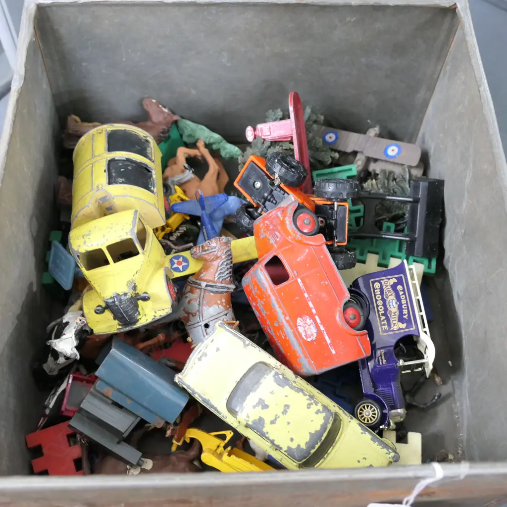 TIN OF OLD TOYS DINKY PLASTIC LEAD ETC Image 1++