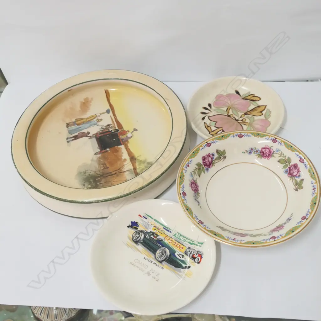 CROWN LYNN PIN DISH, PALISSY DISH, BOWL AND ROYAL DOULTON CHILDS BOWL Image 1++