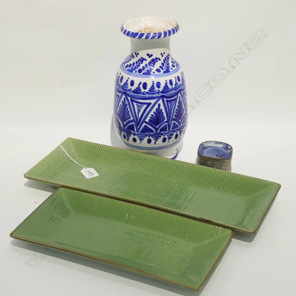 FOUR PIECES OF ASSORTED CHINA Image 1++