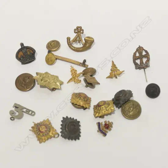 LOT ASST MILITARY BADGES AND BUTTONS