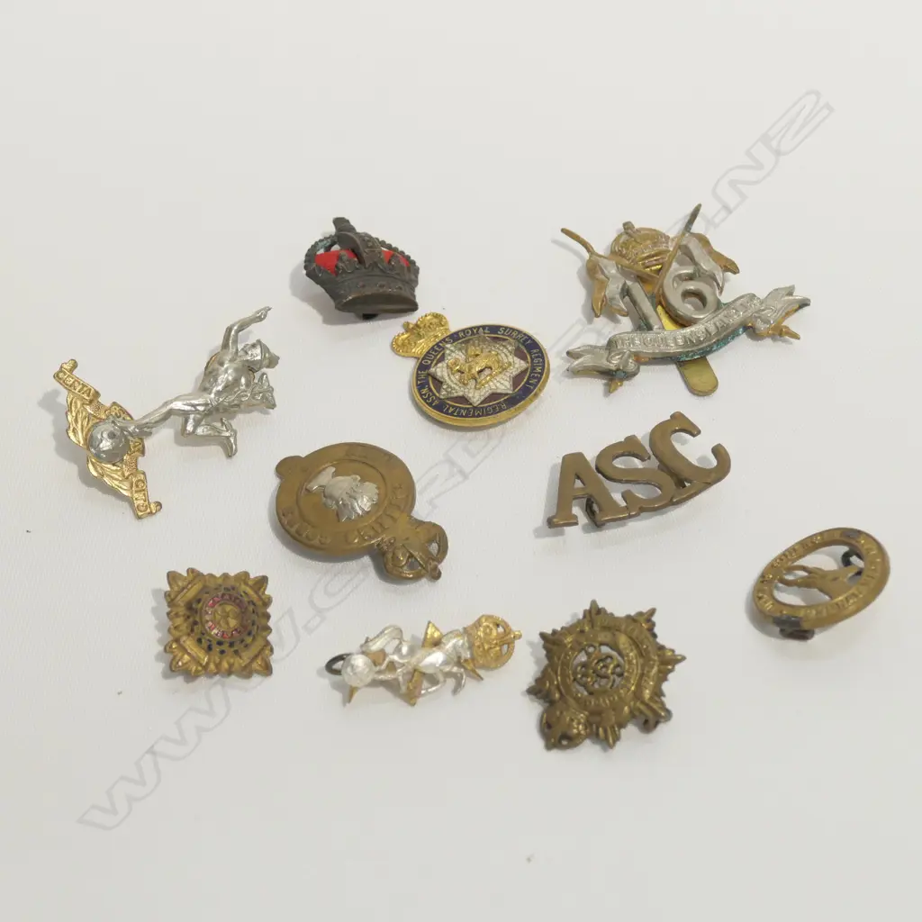 LOT ASST MILITARY BADGES QUEENS ROYAL ETC Image 1++