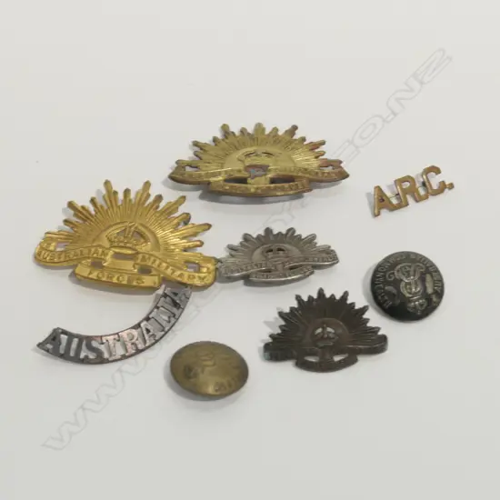 LOT ASST MILITARY BUTTONS +BADGES