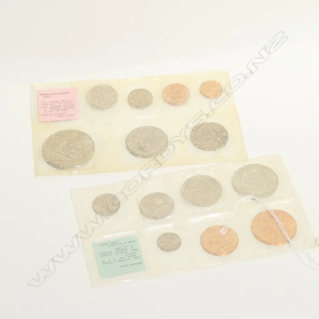2 MINT SETS OF PRE DECIMAL +DECIMAL N.Z COINS Image 1++
