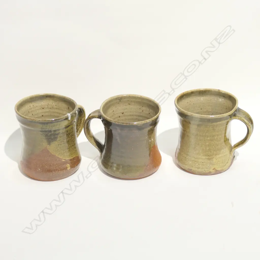 3 BARRY BRICKELL LGE MUGS VARIABLE POURED GLAZE Image 1++