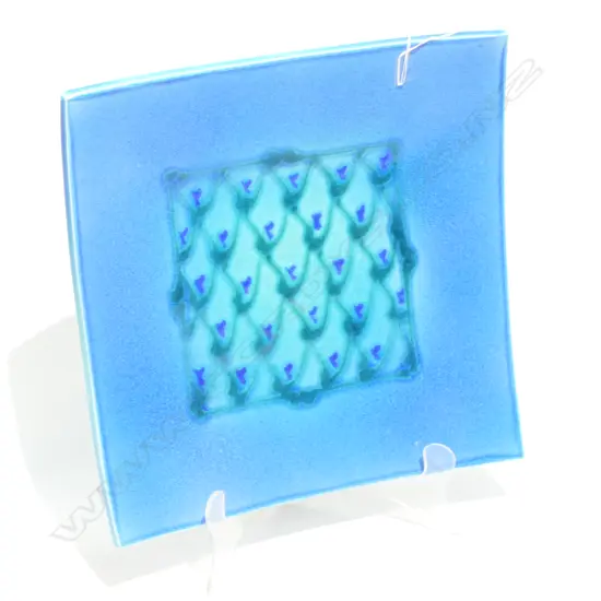 MERILYN WISEMAN STUDIO POTTERY PLATTER BLUE