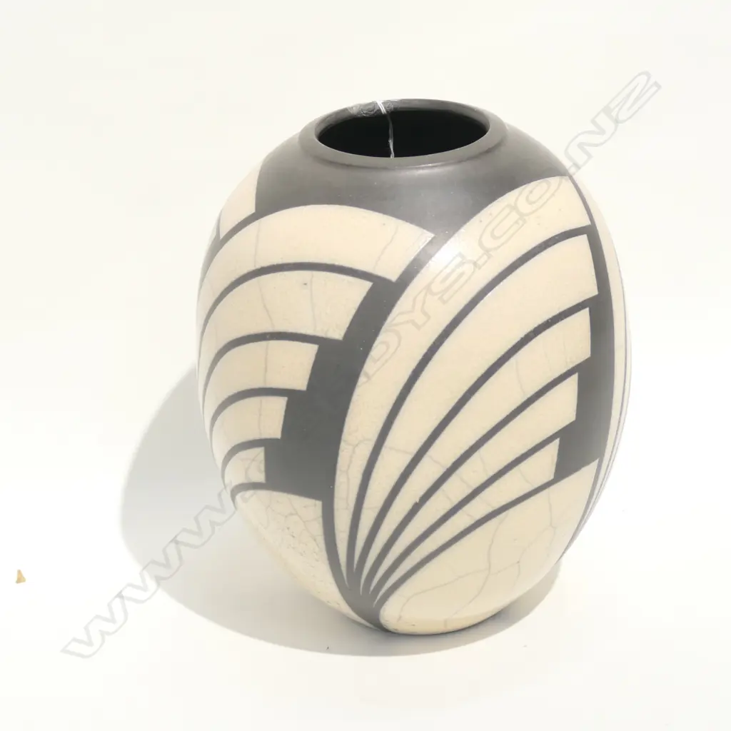 C A NEWTON BROAD STUDIO POTTERY VASE H.220mm Image 1++