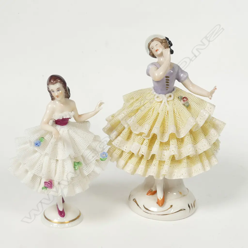 TWO SMALL DRESDEN LACE BALLERINA FIGURINES, H. 110 & 90MM Image 1++