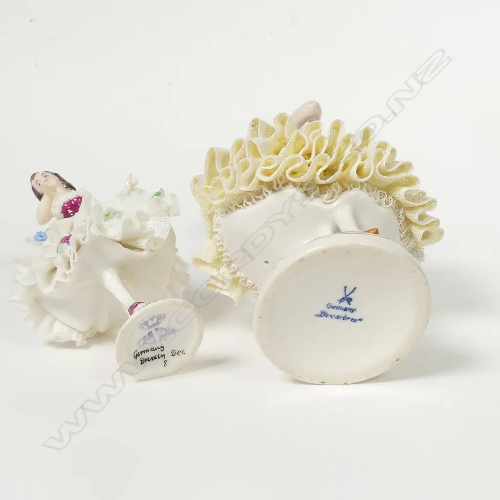 TWO SMALL DRESDEN LACE BALLERINA FIGURINES, H. 110 & 90MM Image 1++