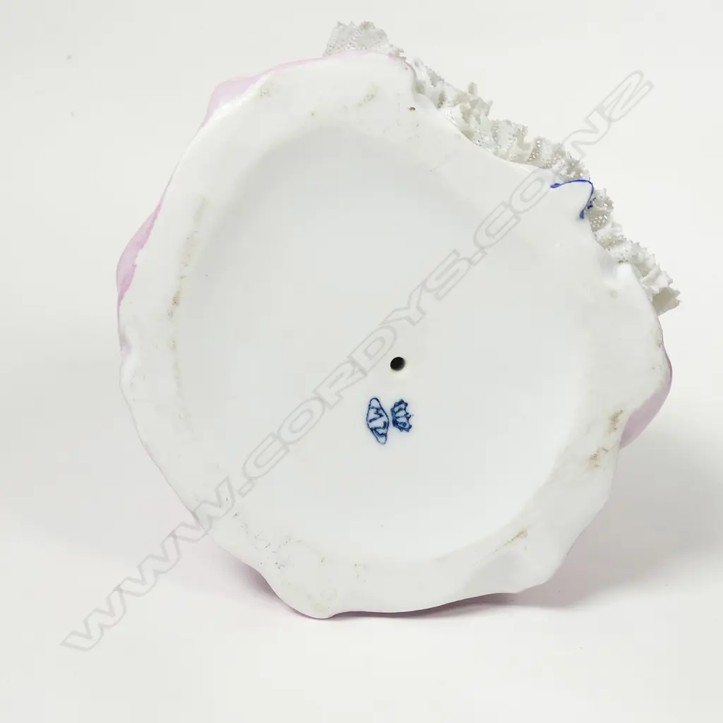 DRESDEN LACE PORCELAIN FIGURINE, WOMAN WITH LACE, H. 190MM Image 1++