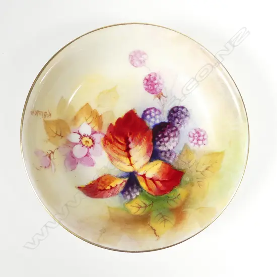 R. WORCESTER SM ROUND BLACKBERRY DISH, KITTY BLAKE