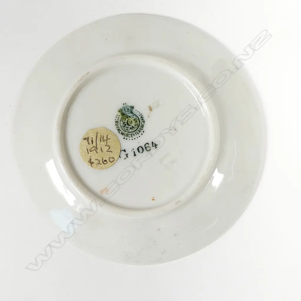 R. WORCESTER SM ROUND FLOWER DISH, 1912 Image 1++