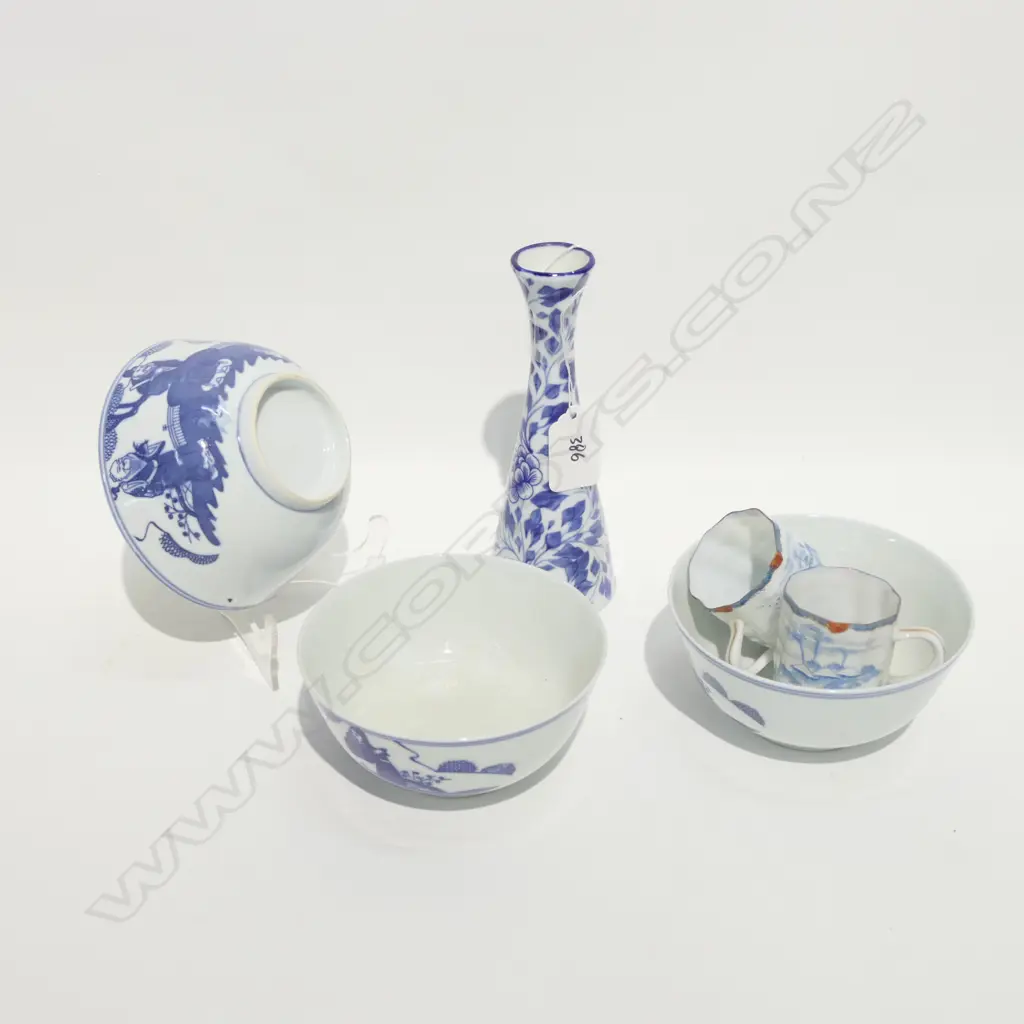 5 x ORIENTAL B/W PCES - 3 BOWLS, CUP & VASE Image 1++