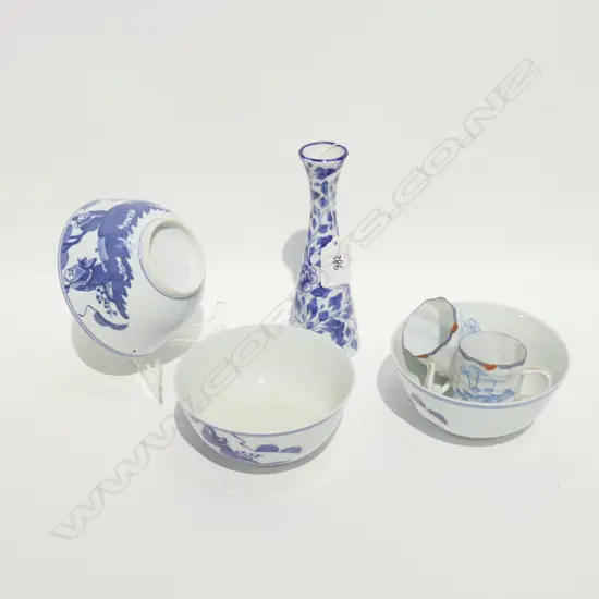 5 x ORIENTAL B/W PCES - 3 BOWLS, CUP & VASE
