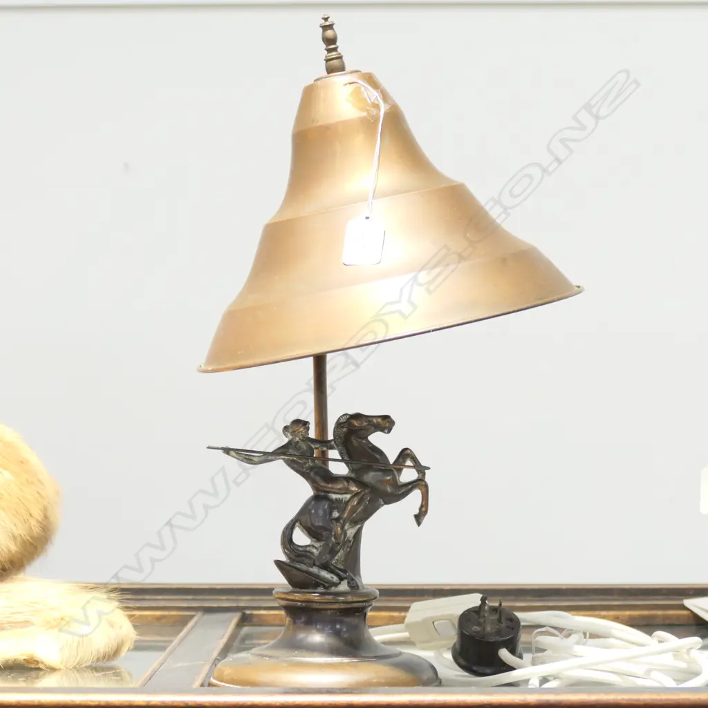 COPPER TABLE LAMP WITH HORSE MOTIF H 450 MM Image 1++