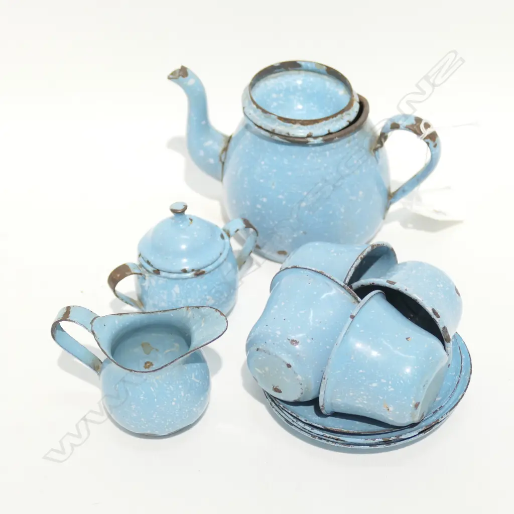 ANTIQUE ENAMEL CHILD'S TEASET Image 1++