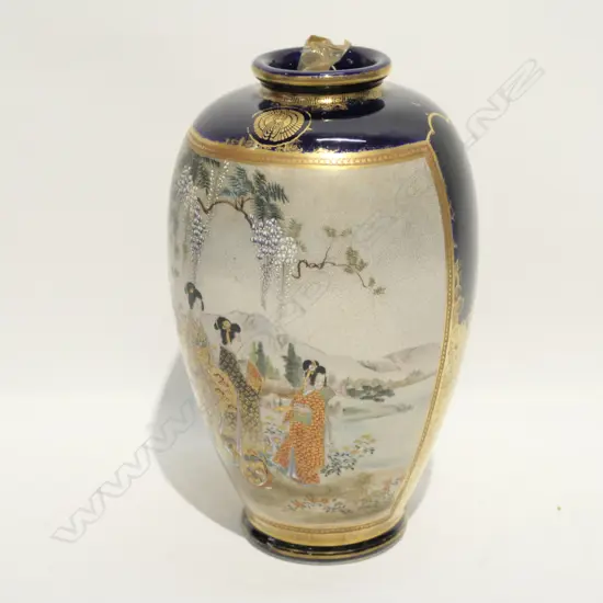 LARGE JAPANESE SATSUMA EARTHENWARE MEiJI PERIOD VASE, SIGNED (GILT RUBBED)