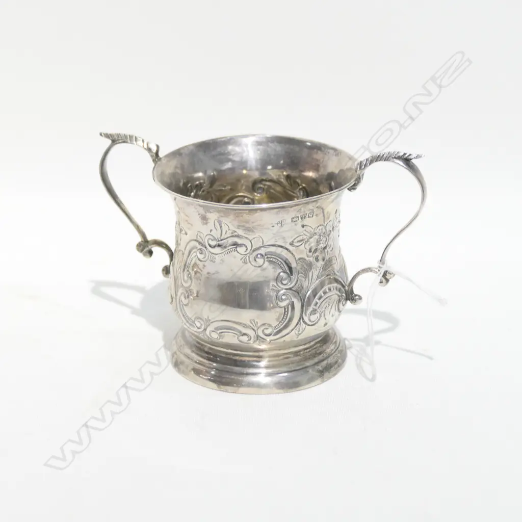 VICTORIAN SILVER TWO HANDLED CUP, CHESTER 1899. 103gm Image 1++