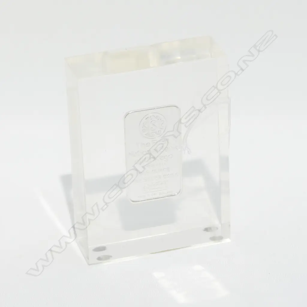 1ST NATIONAL BANK OF CHICAGO ONE ONCE SILVER INGOT MOUNTED IN PERSPEX Image 1++