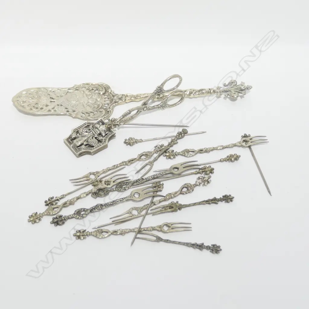 SILVER PLATE CAKE SLICE/ASPARAGUS TONGS/OYSTER FORKS Image 1++