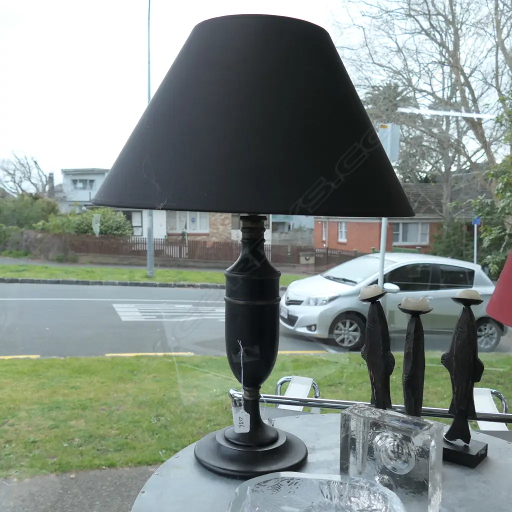 CLASSICAL SHAPED TABLE LAMP H 700 MM Image 1++