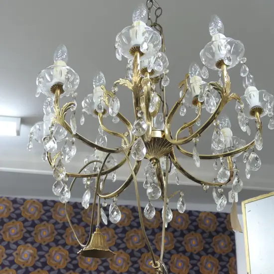 LGE GILT METAL & CRYSTAL CHANDELIER 12 LIGHT