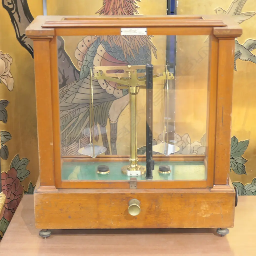 EARLY 20THC CHEMISTS SCALES IN GLASS CASE ERTLING Image 1++