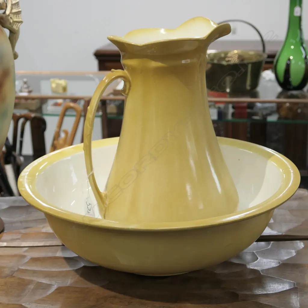 VICTORIAN TOILET SET; WASH BASIN 410MM DIA AND JUG Image 1++