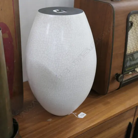 LGE WHITE POTTERY OVOID STAND CRACKLE GLAZE H.405mm