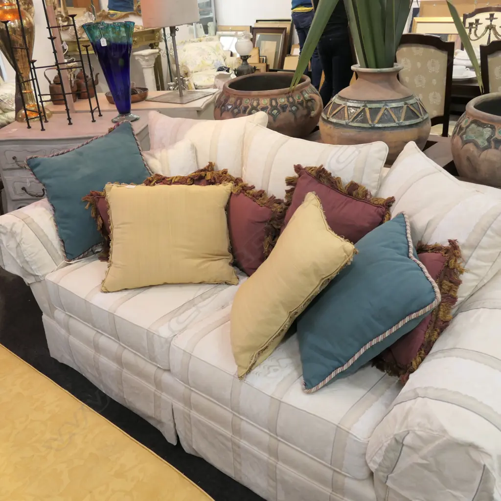 BIG BAG OF ASSORTED CUSHIONS Image 1++