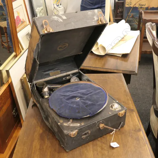 COLOMBIA PORTABLE GRAMOPHONE A/F