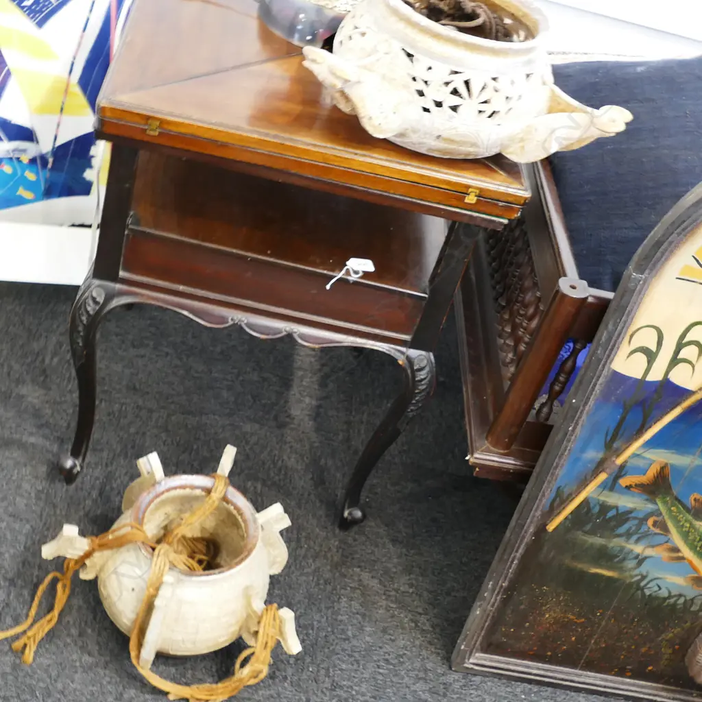 2 CERAMIC HANGING PLANTERS  Image 1++