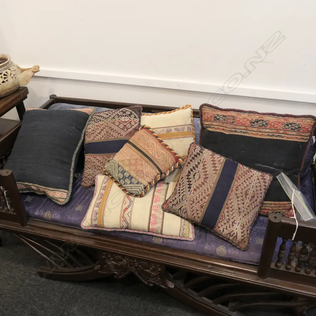 SEVEN KELIM AND TAPESTRY CUSHIONS Image 1++