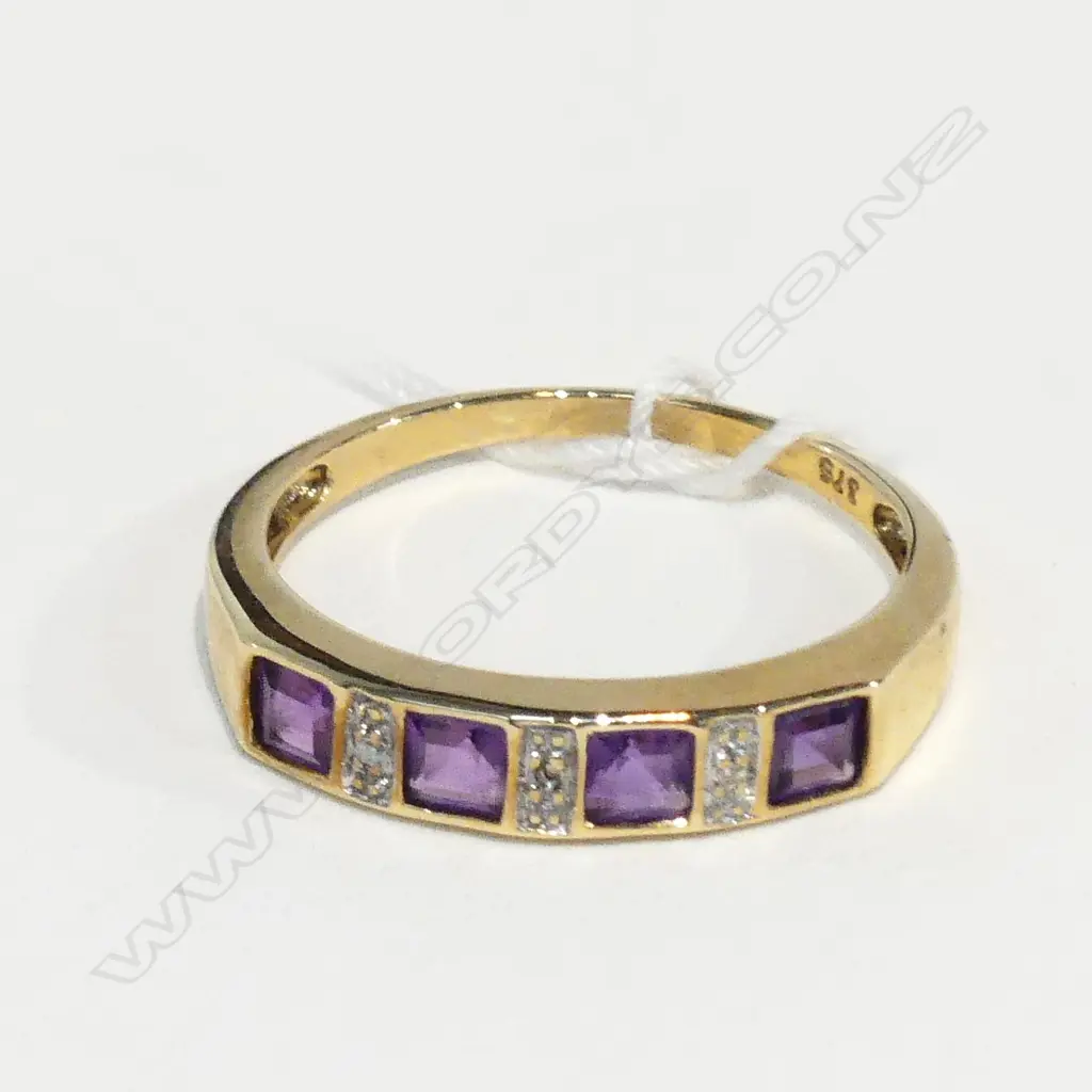 9CT GOLD AMETHYST AND DIAMOND BAND Image 1++