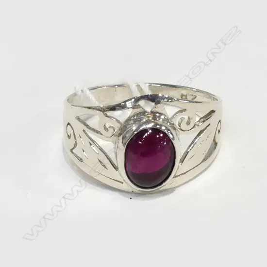 SILVER AND AMETHYST RING