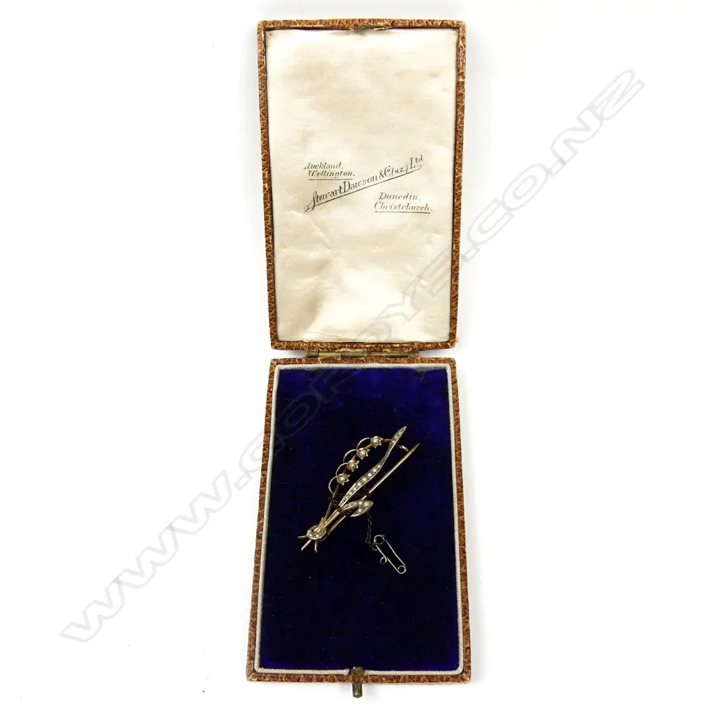 An Edwardian 9ct gold and seed pearl brooch Image 1++