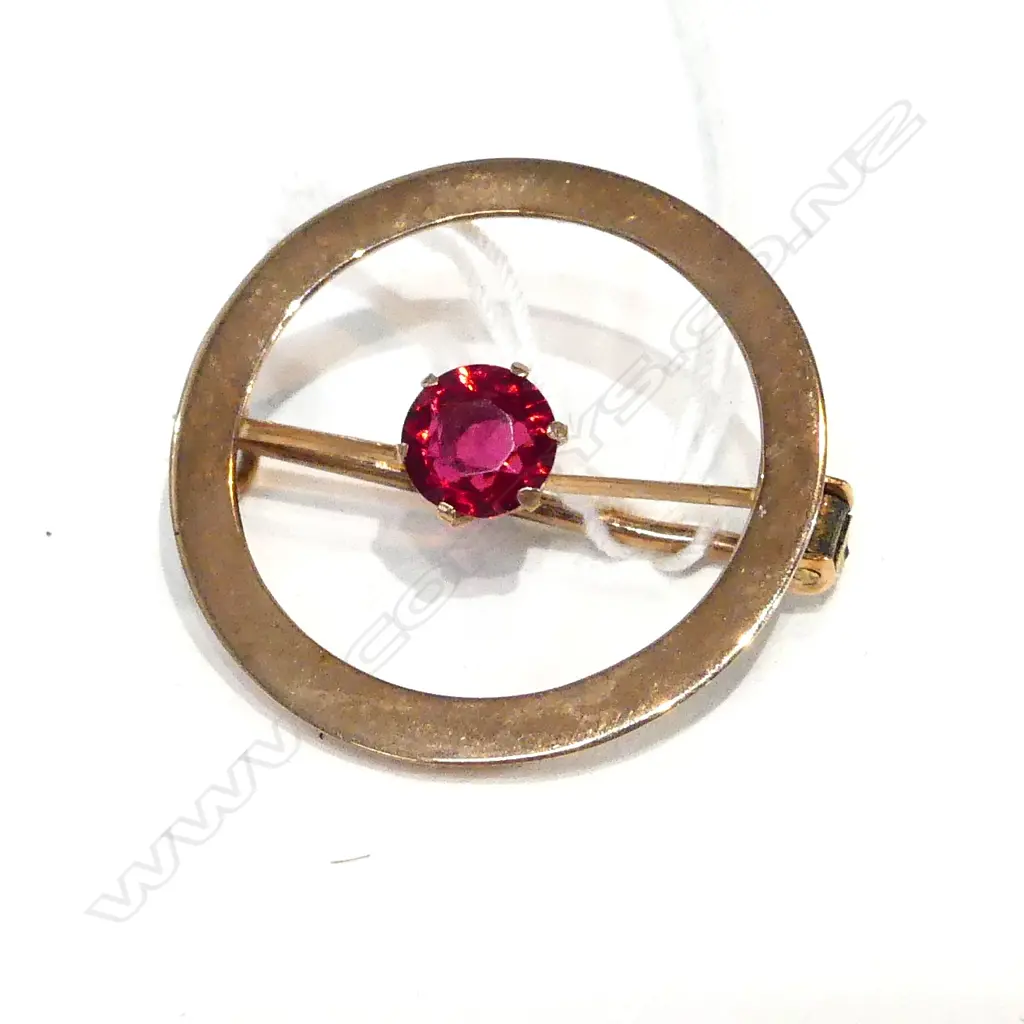 9ct ROSE GOLD AND RED STONE BROOCH Image 1++