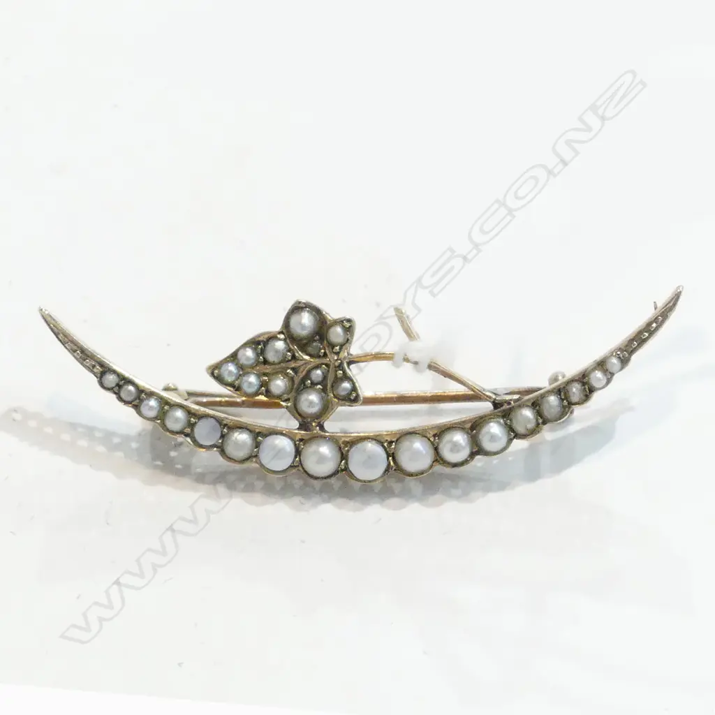 UNMARKED GOLD AND SEED PEARL BOOCH  3.02gm Image 1++