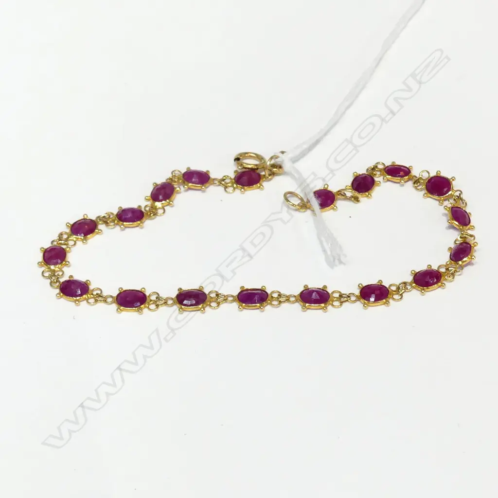 18CT GOLD AND RUBY BRACELET  Image 1++